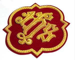 Écusson de luxe brodé à la main en fil d'or avec finition écologique résistante à l'eau en velours pour vêtements de cérémonie - Product Image 2