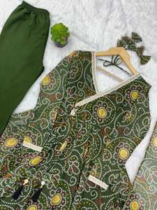 ชุดเดรสงานเลี้ยงผ้าจอร์เจตเนื้อนุ่มพิมพ์ลายแบนเดจสีเขียวแบบอานาร์กาลีใหม่ ไม่ยับ ใส่ได้สองด้าน - Product Image 6