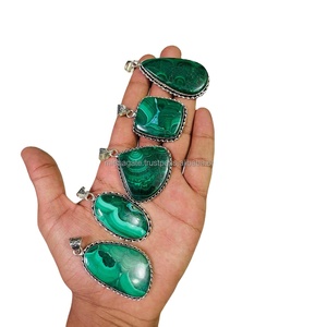 Collier en malachite, pendentif en pierre précieuse naturelle, pierre verte polie, chaîne faite à la main, cadeau, vente en gros, vente au détail, accessoire en cristal - Product Image 4