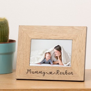 Cadre photo en bois gravé - Notre 1ère fête des pères ensemble - Papa et Poppy - Porte-photo vertical pour table - Product Image 3