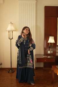 Conjunto Étnico de Tres Piezas para Mujer: Kurti Fox Georgette con Bordado de Lentejuelas, Pantalón Plazzo Circular a Juego y Dupatta - Product Image 5