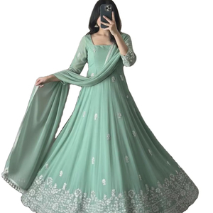 Elegante y Fluido Conjunto Anarkali Salwar Kameez Dupatta con Bordado de Red y Trabajo Latkan, Combinación de Colores Óptima, Especial para Cenas y Novias - Product Image 1