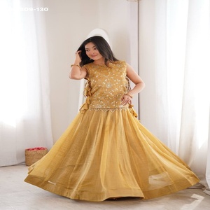 Hermoso Conjunto de Salsa Crush con Lehenga-Blusa de Kalidar Sólido y Koti Bordado con Encaje Elegante, Listo para Usar, Moda Femenina - Product Image 1