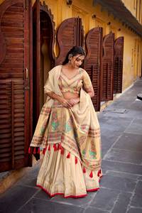 Chaniya Choli Paithani scintillant avec broderie Zari, design réversible, protection solaire pour mariages, Diwali et occasions festives - Product Image 3