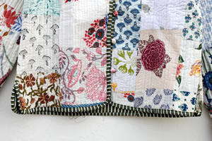 เสื้อแจ็คเก็ตผ้าควิลท์ลายดอกไม้สไตล์โบฮีเมียนทำมือจาก Tiger สำหรับฤดูใบไม้ร่วงและฤดูหนาว เสื้อโค้ทสตรีทแวร์สไตล์โบโฮแบบควิลท์สองด้าน - Product Image 4