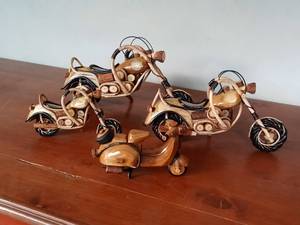 Recuerdo de Motocicleta Hecho a Mano en Madera Pulida - Product Image 4