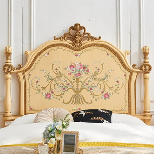 Juego de Dormitorio Principal de Lujo Estilo Francés Clásico Romántico, con Cama King Size y Almacenamiento, en Caoba Maciza con Detalles Pintados a Mano en Dorado - Product Image 4