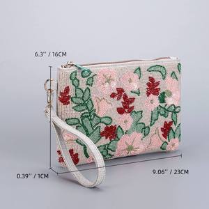 Proveedor indio de bolsos de mano estilo bohemio con bordados, perlas, cuentas decorativas y bordados elegantes disponibles para la venta. - Product Image 5