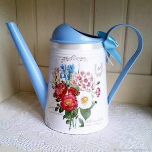 Hermosa regadera de metal con arte floral impreso en esmalte, herramienta de jardinería perfecta para el cuidado de plantas en el hogar, balcón o terraza. - Product Image 3