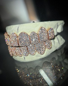 Grillz de Moissanita de Calidad Premium, Hechos a Medida, con Brillo Intenso y Diseño Seguro, Disponibles al Mejor Precio del Mercado - Product Image 1