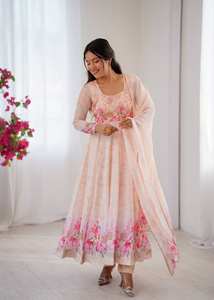 Nouvelle robe de soirée en organza et soie Taby avec dupatta et bas de robe - Product Image 4