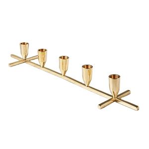 Candelabro de Metal Dorado de Lujo para Cinco Velas, Portavelas Largo Decorativo para Mesa, Centro de Mesa Decorativo para el Hogar - Product Image 1