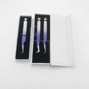 Pince à épiler à fond de cœur à pointe argentée ombrée Emballage personnalisé Nouveau design Pince à cils en acier inoxydable Motif diamant durable - Product Image 3