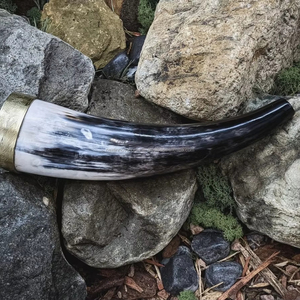 Corne à boire Viking avec support Bière Tasse médiévale Fait à la main Vintage Vin Ox Agate naturelle Corne à boire - Product Image 2