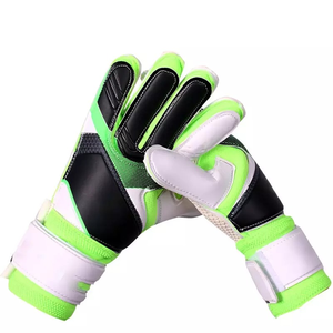 Gants de gardien de but Pakistan Hi-Tech Grip, fabrication allemande de précision, avec une forte adhérence et une protection des doigts en latex respirant. - Product Image 4