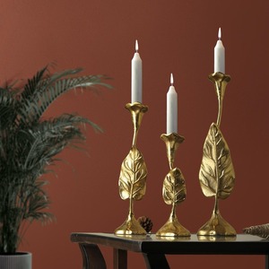 Jules 3er-Set Goldblatt-Kerzenhalter Dekorativer Aluminium-Kerzenständer mit Elegantem Botanischem Design Luxuriöser Tischdekor - Product Image 2