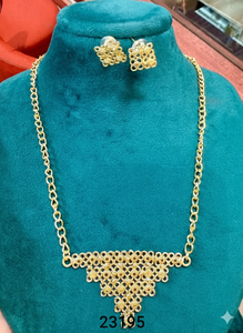 MOLL JEWELLERS Ensemble Collier et Boucles d'Oreilles Floraux Plaqué Or 24K en Alliage de Zinc 0,3m avec Micro-Incrustations de Zircon pour Mariage Femme - Product Image 6