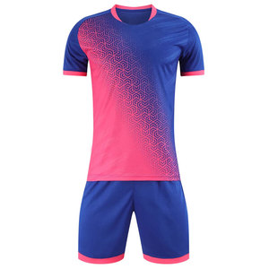 ชุดฟุตบอลที่ทำจากวัสดุซับเหงื่อ ออกแบบมาเพื่อช่วยให้นักเตะรู้สึกเย็นและแห้งขณะแข่งขันฟุตบอลอย่างหนัก - Product Image 1