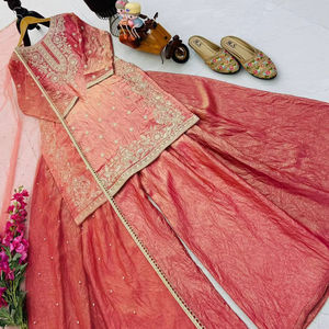 Ensemble Kurti et Palazzo en soie Fandy brodée avec dupatta en filet doux orné de motifs Moti, tenue de soirée ethnique élégante, tailles S à 3XL, nouveauté - Product Image 1