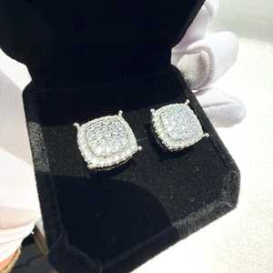 Pendientes Cuadrados de Lujo Personalizados con Moissanita VVS y Diamantes, Engaste Halo Pavé, Plata Iced Out para Hombre y Mujer - Product Image 3