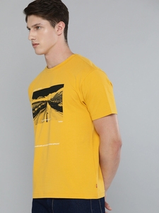 Camiseta Amarilla de Manga Corta para Hombre con Estampado de Foto de Carretera, Corte Regular, Cuello Redondo, 100% Algodón Jersey, Transpirable - Product Image 3