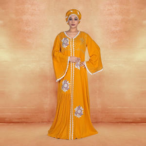 Kaftan en rayonne brodé avec panneau en dentelle sur le devant, manches cloche fluides, robe longue modeste pour le quotidien, idéale pour l'Aïd et le Ramadan - Product Image 3