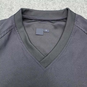 Sudadera con capucha para hombre, negra, con cuello en V, cortavientos, ligera, con bolsillos, informal, deportiva, impermeable. - Product Image 3