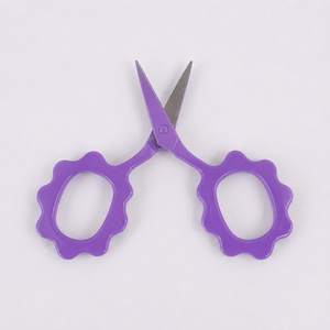 Tijeras Putford blancas pequeñas, bonitas tijeras de bordado, mini tijeras circulares de dos tonos de Degen - Product Image 3