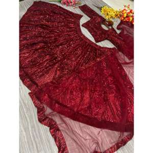 Lehenga Choli rouge tendance pour les fêtes avec de magnifiques broderies pour les robes de bal, taille 2XL, création Heera - Product Image 2