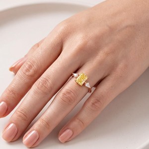 Bague de mariage en or jaune massif 10K 14K 18K avec diamants radiant en forme de cerf-volant et pierres latérales, certifiée IGI, luxe, couleur DEF, clarté VS VVS - Product Image 2