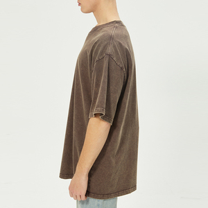 Camiseta Oversize de Corte Cuadrado con Lavado Ácido para Hombre – Estilo Vintage Desgastado para Moda Urbana Moderna - Product Image 2