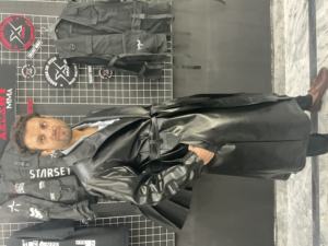 Veste imperméable et respirante pour homme 2026, style Techwear |   Veste coupe-vent à capuche noire personnalisée en gros |   Vêtements d'extérieur streetwear élégants - Product Image 3