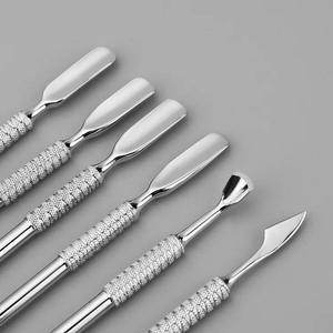 Ensemble d'outils pousse-cuticules en acier inoxydable à double extrémité pour manucure et soin des cuticules, conception à double tête réutilisable - Product Image 4