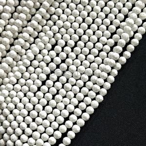 Cuentas redondas microfacetadas de howlita blanca natural de 2 mm, cuentas de howlita para la fabricación de joyas, venta al por mayor, piedras preciosas sueltas facetadas con corte de diamante. - Product Image 1