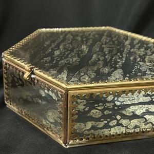 Joyero Rectangular de oro antiguo personalizable Almacenamiento de baratijas de Metal de latón decorativo moderno para el hogar con borde de diseñador - Product Image 4