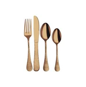 Les ensembles de couverts en laiton métallique chaud, soigneusement conçus par ARTISTIQUE, ajoutent une touche de luxe discrète sans ornementation excessive. - Product Image 5