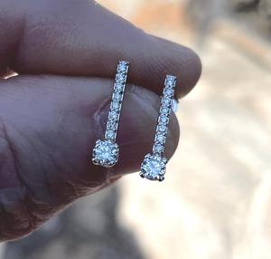 Elegantes Pendientes de Oro de 14K con Diamantes de Laboratorio en Forma de Gota, Corte Redondo, Joyería Fina, Regalo de Lujo para Mamá, Cumpleaños, Aniversario - Product Image 1