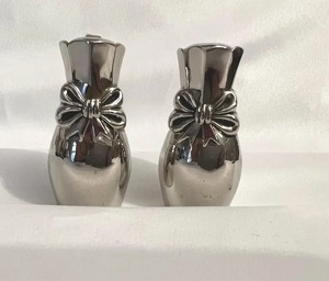 Modern Bow Style Silver Metal Salt <b>And</b> Pepper Shakers <b>Set</b> Perfect For Home Kitchen <b>And</b> Dining Table Decorative <b>Spice</b> Storage - Product Image 1