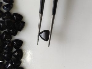 Espinela Negra Natural de 7MM, Corte Trillón, Gema Suelta de la Mejor Calidad para Joyería - Product Image 2