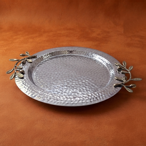 Bandeja Redonda de Metal Plateado Martillado con Asas Texturizadas con Exquisitas Ramas de Olivo para una Cena Sofisticada - Product Image 1