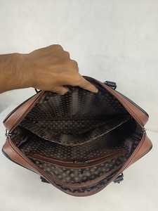 Maletín para Portátil ORKID de Cuero Sintético PU Negro con Correa Cruzada y Cierre de Cremallera para Hombres y Mujeres, Elegante para Uso en Oficina y Negocios - Product Image 6