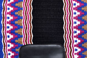 Almohadilla de Silla de Montar de Algodón con Patrón Navajo Colorido, Centro Negro con Detalle de Cuero, Cómoda para Montar (Personalizable) - Product Image 4