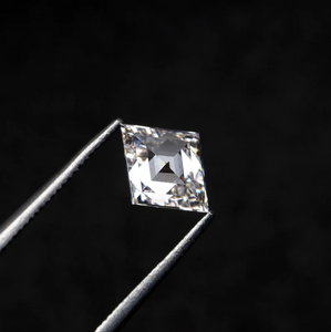 เพชรเพาะเลี้ยงในห้องปฏิบัติการ 0.58 กะรัต รับรองโดย IGI รูปทรงคิทและแอนทีค รูปทรงเพชรที่ไม่เหมือนใคร - Product Image 5