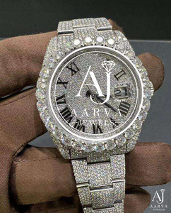 Reloj Analógico de Lujo Unisex con Moissanita Iced Out, Cuarzo, Aleación y Cristal, Esfera de Acero Inoxidable, Correa de 20mm, Números Romanos y Cierre de Brazalete - Product Image 3