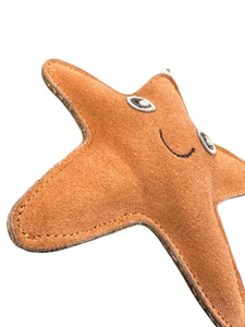 Jouet à mâcher en peluche en forme d'étoile, mignon, luxueux et écologique pour chiens - Durable, en cuir suédé, pour l'entraînement, soulagement de l'anxiété, utilisation intérieure/extérieure - Product Image 2