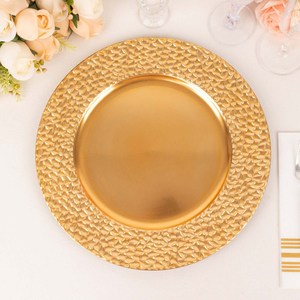Assiettes de présentation dorées métalliques à bord martelé, élégantes et texturées, pour la décoration de table de dîner lors de mariages, événements et banquets - Product Image 5