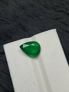 Piedra preciosa de esmeralda natural en forma de pera, verde intenso, suelta, para la elaboración de joyas. - Product Image 2