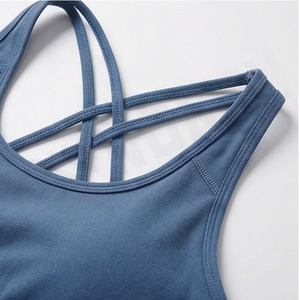 Ensemble de sport deux pièces personnalisé avec logo pour femme – Leggings d'exercice à taille élastique et tenue de yoga et fitness - Product Image 4
