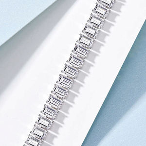 Pulsera de tenis de plata 925 con diamantes de corte esmeralda para mujer, engaste de canal, estilo clásico - Product Image 1