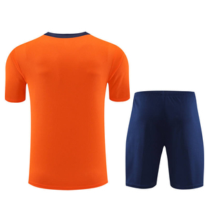 Maillot de football unisexe orange avec short marine, uniforme respirant en polyester, vêtements de sport pour adultes, impression numérique, service OEM - Product Image 1